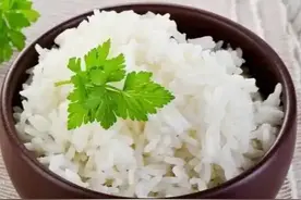 饭店里的米饭为什么那么好吃？原来是加了这三样东西图片