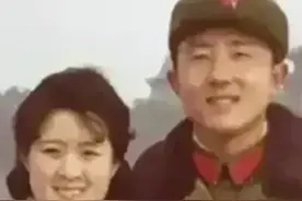 女队长被大水冲走，我跳进激流救出队长，从此我的命运被改写图片