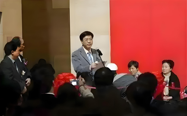 45岁厅级干部“裸辞”：他不要社保要自由，今掌民企百强年入57亿