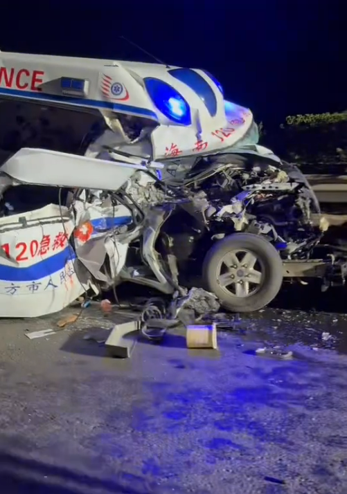 救护车夜间高速上追尾小轿车，卫健委：司机和医生伤势不是很重	，孕产妇情况不太稳定