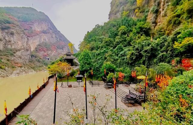 蜀道三国游进度条已加载：■■■■■□98%