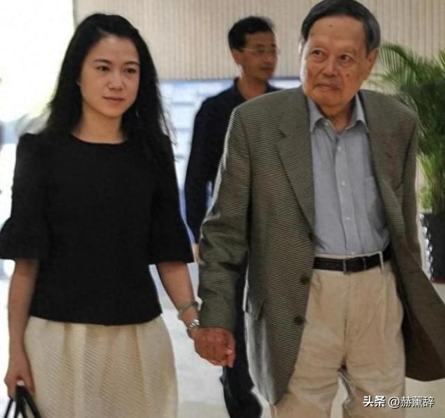 已证实杨振宁长子去世	，看49岁翁帆现在做的事 才知道我们误会她了