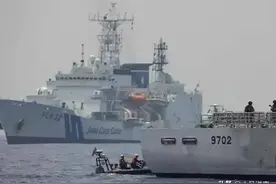 菲律宾军舰擅闯黄岩岛事件图片