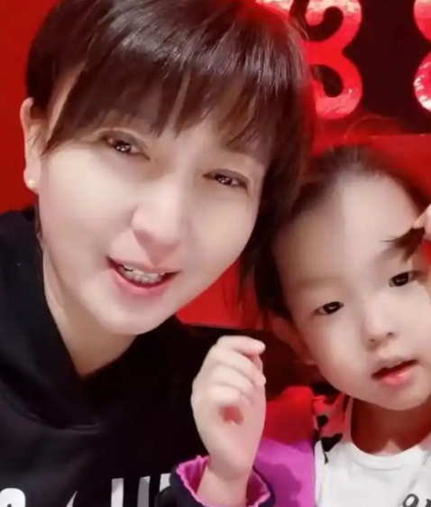 钱再多有什么用？闫学晶如今的现状，给所有53岁的女性提了个醒