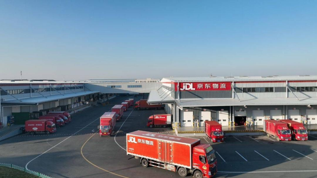 解读京东Q2：利润腰斩换用户增长40%，外卖这场仗打的值不值？