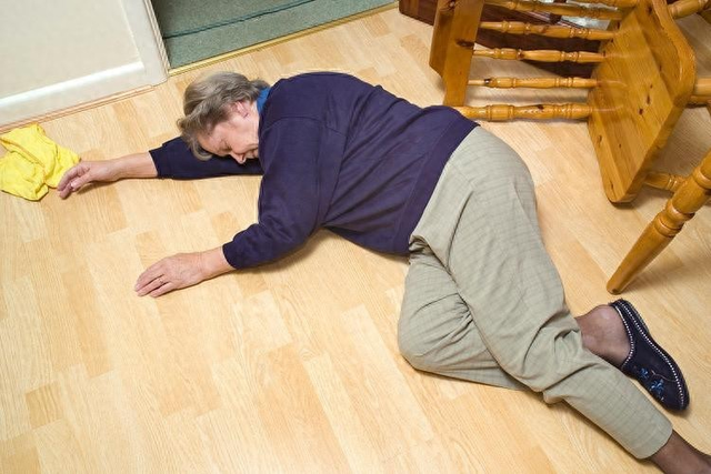 55岁女子突发脑梗去世，生前爱运动不熬夜	，丈夫哭诉：她不听我的