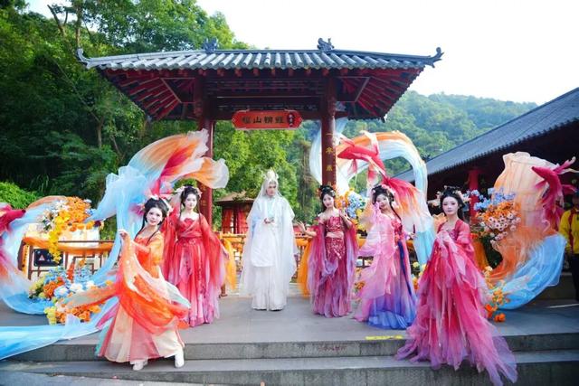 打卡宝藏景区观音山，闯入森林氧吧，开启一场望峰息心，康养之旅