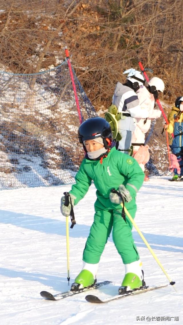 天定山滑雪场雪假迎高峰 游客爆棚