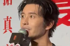 黄晓明回应私生活，眼圈发红鞠躬20秒道歉，手指颤抖躯体化发作图片