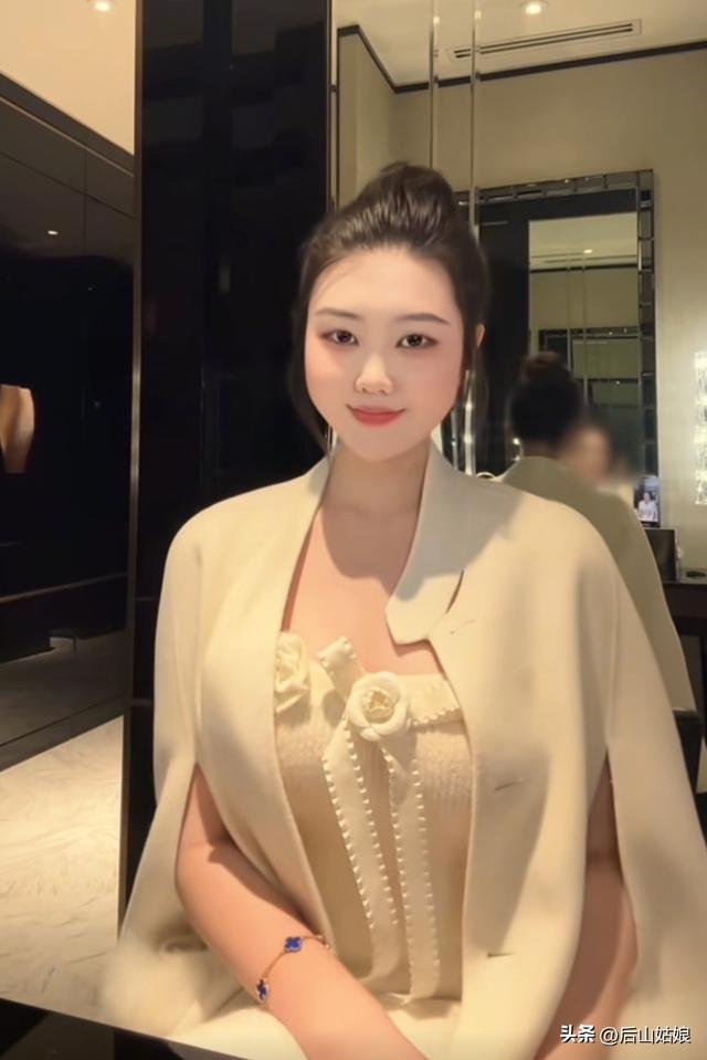 中华小姐香港冠军连子欣，评论区一片叫好，胜在纯天然，来自河北