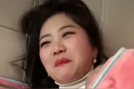 男子和小学同桌结婚，生3个娃，大晒幸福女子一脸娇羞！图片