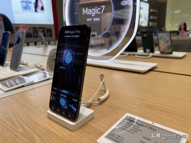 荣耀Magic8系列四机齐发！Ultra旗舰影像颠覆预期