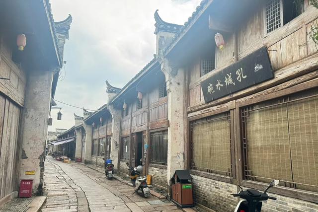 安徽藏了个1800年“第一古街”，藏着李鸿章钱庄和最深的车辙印！