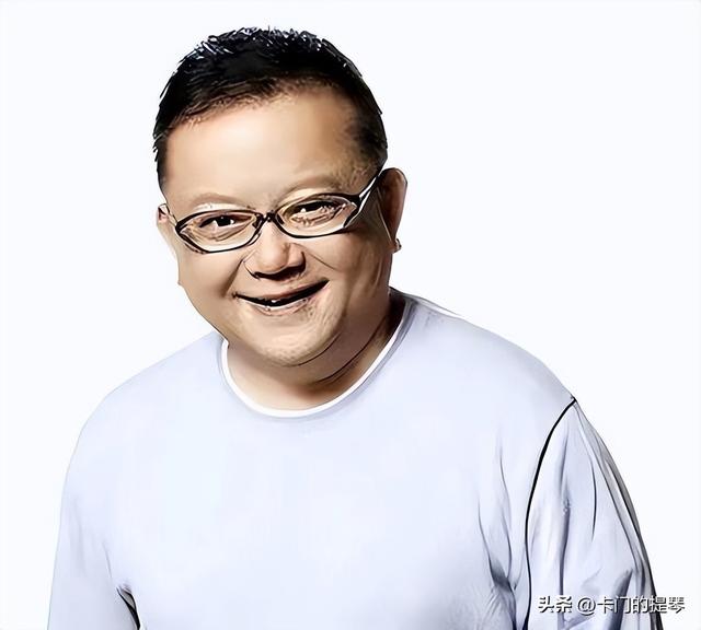 事实证明，被传卖掉上亿豪宅移民美国的王刚，已经走上另一条大道
