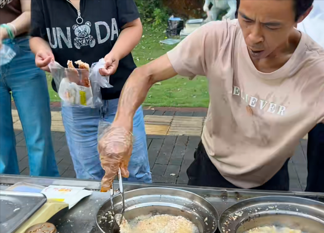 从拉面哥到鸡排哥：素人网红为何总在流量里“窒息”？