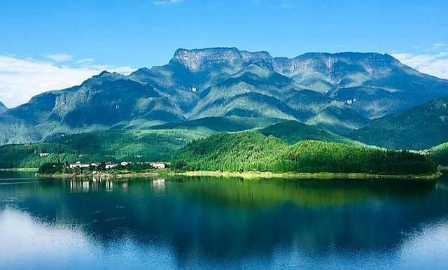 意大利人来眉山旅游，回国后摇头感慨：中国已经是超一等国家了