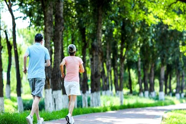 上年龄不能慢跑？钟南山院士提醒：60岁以后，牢记慢跑“2不要”