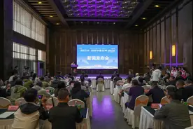 跑进“中国华尔街”！2025平遥古城半程马拉松5月11日鸣枪图片