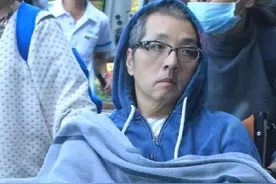 袁惟仁57岁瘫痪近况：需要家人喂饭拍背，由妈妈和姐姐轮流照顾图片