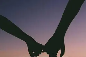 揭秘！为何女友总介意男友的前任？原因竟如此深刻！图片