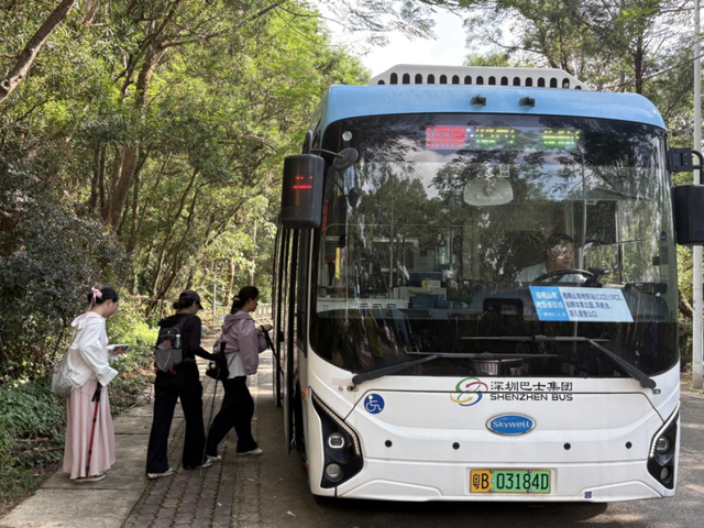 从地铁口出发，坐专线直通梧桐山凌云道！