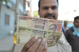 谁给印度的自信？自己人都不要的卢比，还想学人民币玩国际化！图片