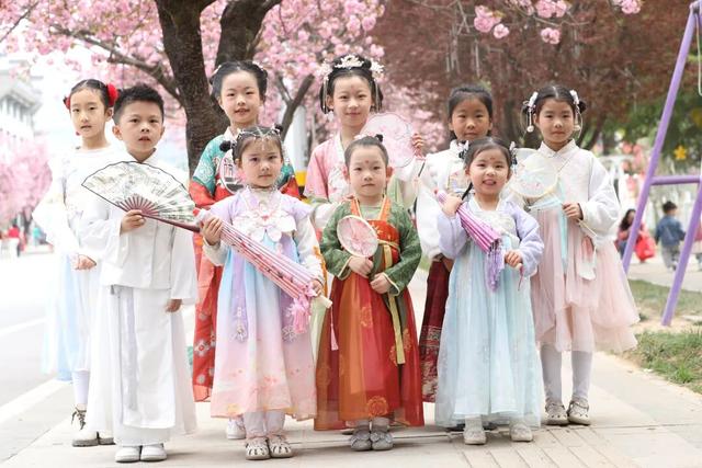 两当：一城繁花绘春色