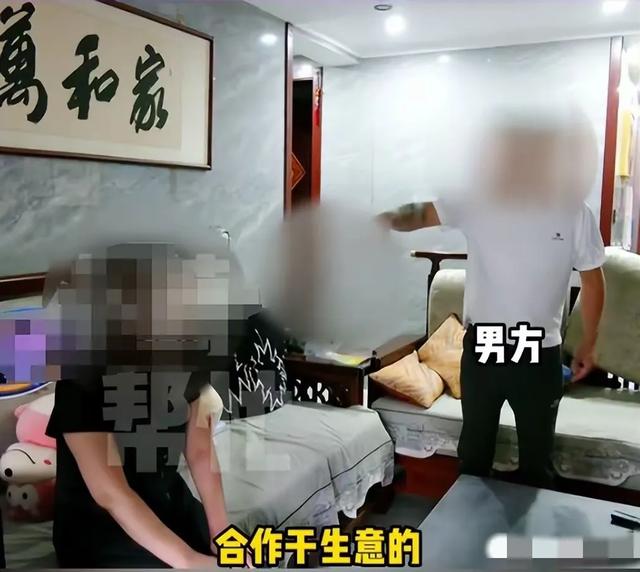 男子骗50岁大妈30万，发生关系后让其与妻子同住，称：给她一个家