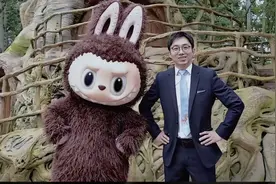 励志！这个卖娃娃的80后成功超越了卖肉大王，成为最有钱的河南人图片