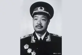 1964年国足惨败，贺龙一气之下解散国足，全部送去部队接受训练图片