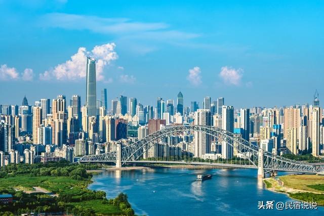 一天13500多人登上黄鹤楼，武汉热吗？