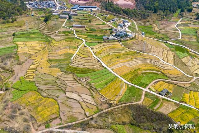 俯瞰大理郊外的乡村田园,胜似江南还多几分野性,美得让人心醉