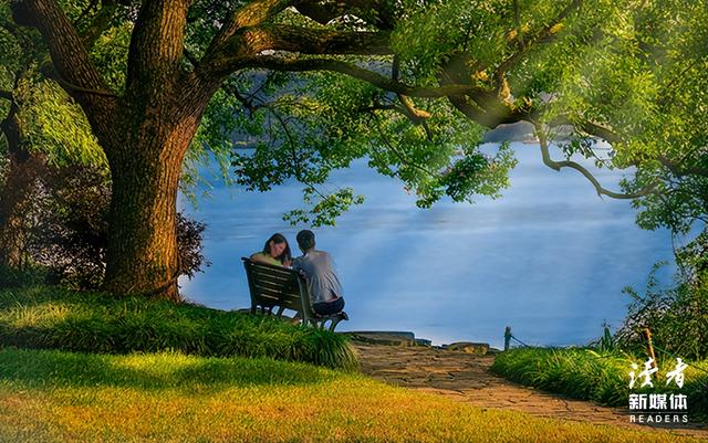 结婚10多年妻子意外发现：自己年入200万的丈夫，竟然是父母当年介绍，自己死活不要的相亲对象！