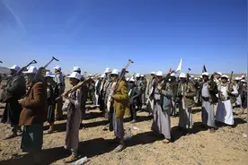 胡塞武装48小时内三袭美航母，“拖鞋军”凭什么与美国叫板？图片