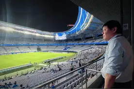 重回故地，范志毅现身上海体育场观战申花对天津焦点战图片