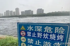 贾鲁河水位暴涨，郑州多个隧道禁止通行！99条公交线路停运，部分地铁站关闭图片