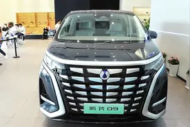 开完腾势D9，再开朋友的丰田赛那，实测200公里差距一目了然！图片