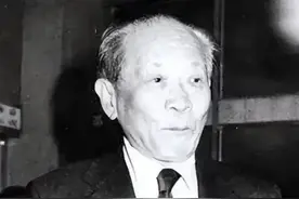 北伐名将落个亡命天涯，晚年悔恨：若没跟错人，应是十大元帅之首图片