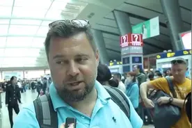 坐着高铁看中国！外籍游客打开了新世界的大门图片