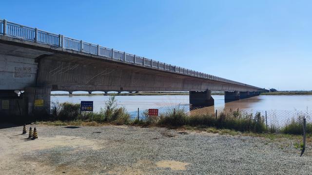 包头天下黄河第一村，靠着黄河边，风景还是不错的
