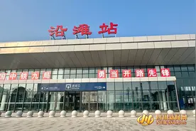 【川南新动脉 成渝新纽带】站台引入“盐晶体”？成宜高铁沿滩站亮相图片