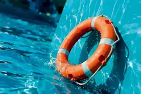 人生第一次骨折，发生在水上乐园图片