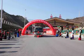 建成通车！大小凉山腹地首通高速公路图片