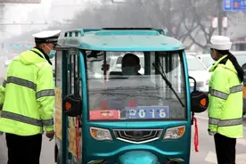终于知道哪些三轮车能上牌！交警：有3个条件，5种材料，上牌无忧图片