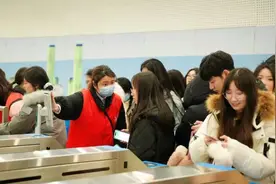 今年春运期间，郑州地铁线网累计运送旅客近八千万人次图片