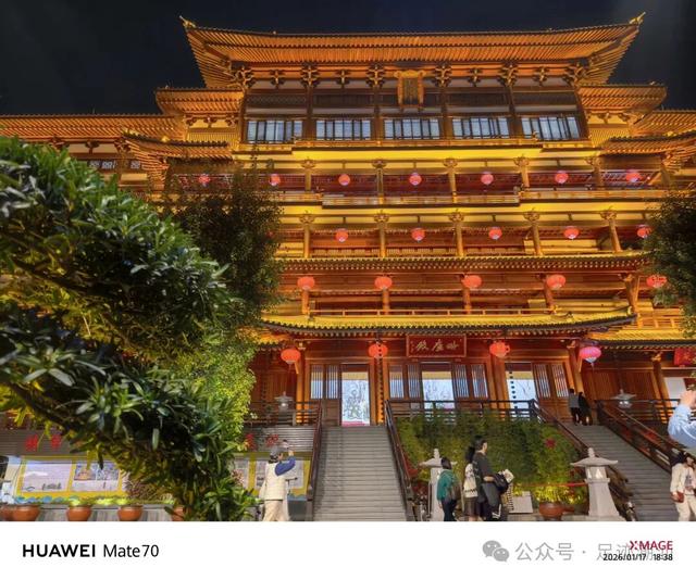 揭阳双峰寺夜景火出圈！鎏金灯光里，梦回大唐盛世