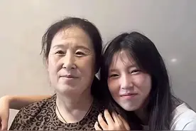 感人瞬间：姜萍妈妈奇迹归来，母女团聚令人动容"！图片