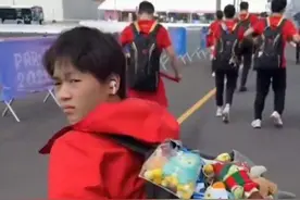 奥运冠军“抓娃娃”名场面：场上所向披靡，场下可爱迷妹图片