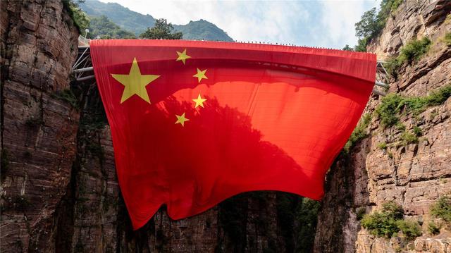 神仙居巨幅国旗亮相，山河为证，国庆超震撼打卡地！
