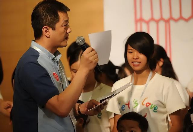 王菲也没想到	，自己的现任男友谢霆锋，竟走上了和李亚鹏一样的路